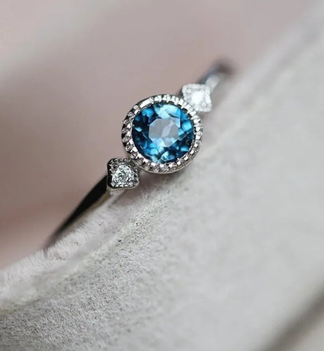 Delicate Mini Twist Metal Edge Ladies Simple Ring Daily Commute Fashion Jewelry