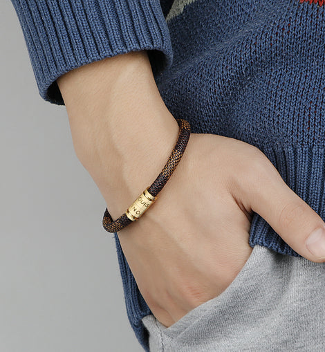 Cross-Border E-Commerce European and American Titanium Steel Lettering Old Pattern Cowhide Rope Bracelet Stainless Steel Magnetic Buckle Male and Female Couple Bracelet